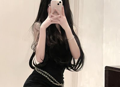 ​女生有清冷慵懒的气质 穿基础衫清冷高级