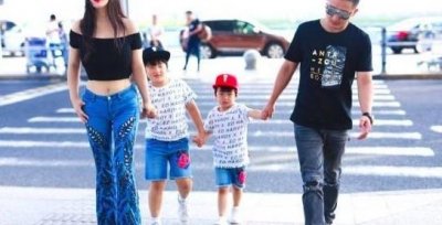 ​冉莹颖美蛇腰携老公儿子现身机场 大秀完美身材