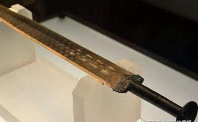 ​专家1800块买“越王剑”，称博物馆里的是假的