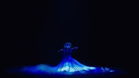 杨丽萍最美徒弟水月婚礼，俩姑娘甜蜜拥吻，双方父亲现身献祝福