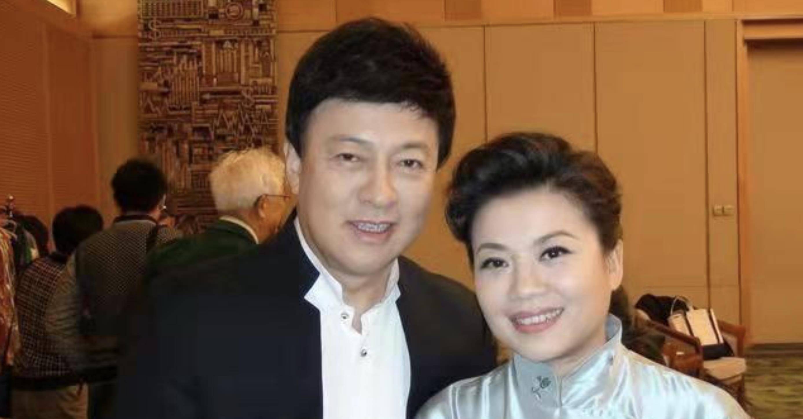 5岁不婚无子女的春晚歌唱家张也，与“男闺蜜”吕继宏让人羡慕