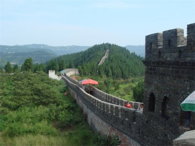 ​这儿也有一座长城，离成都市区仅30公里，陡峭的很