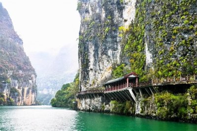 ​重庆值得一去的5A景区，被称为“天下奇峡”，距市区约5小时车程