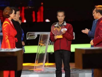 ​外卖小哥雷海为：中国诗词大会夺冠，碾压北大才子，还在送外卖吗