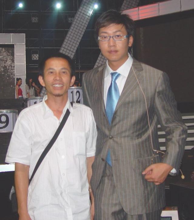 主持人林海，两任妻子都是同行，如今49岁生活十分幸福